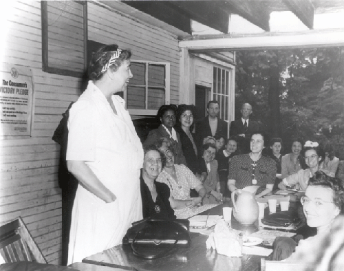 Eleanor Roosevelt speaks at Hudson Shore Labor School, 1942